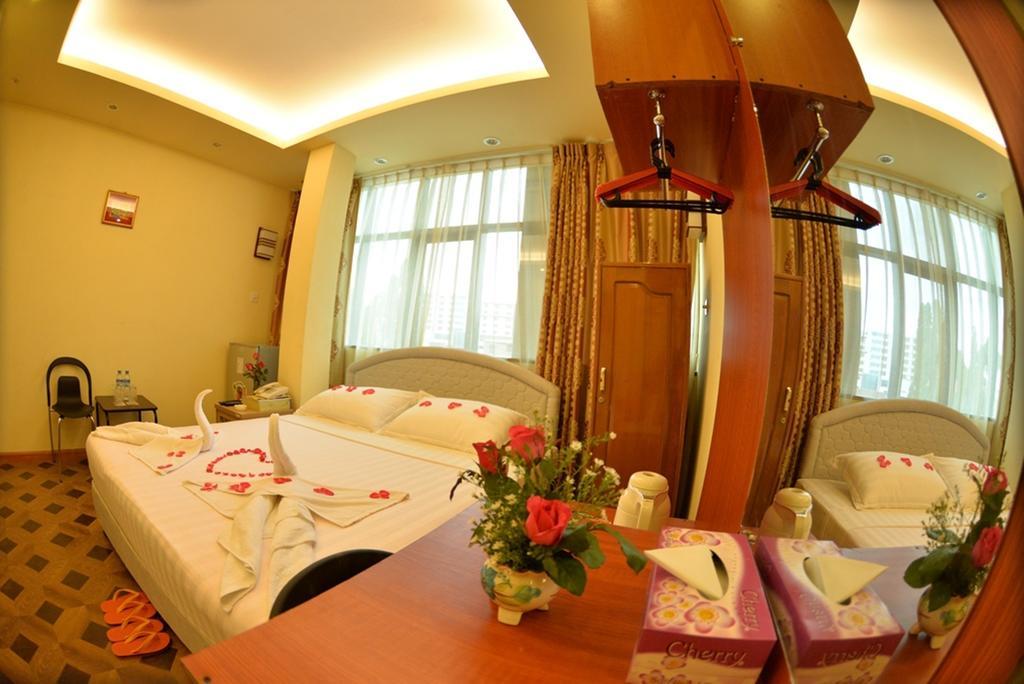 New Golden Forward Hotel Rangoon Buitenkant foto