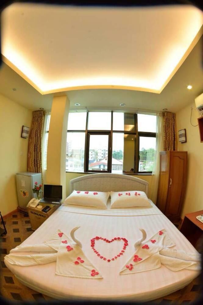 New Golden Forward Hotel Rangoon Buitenkant foto