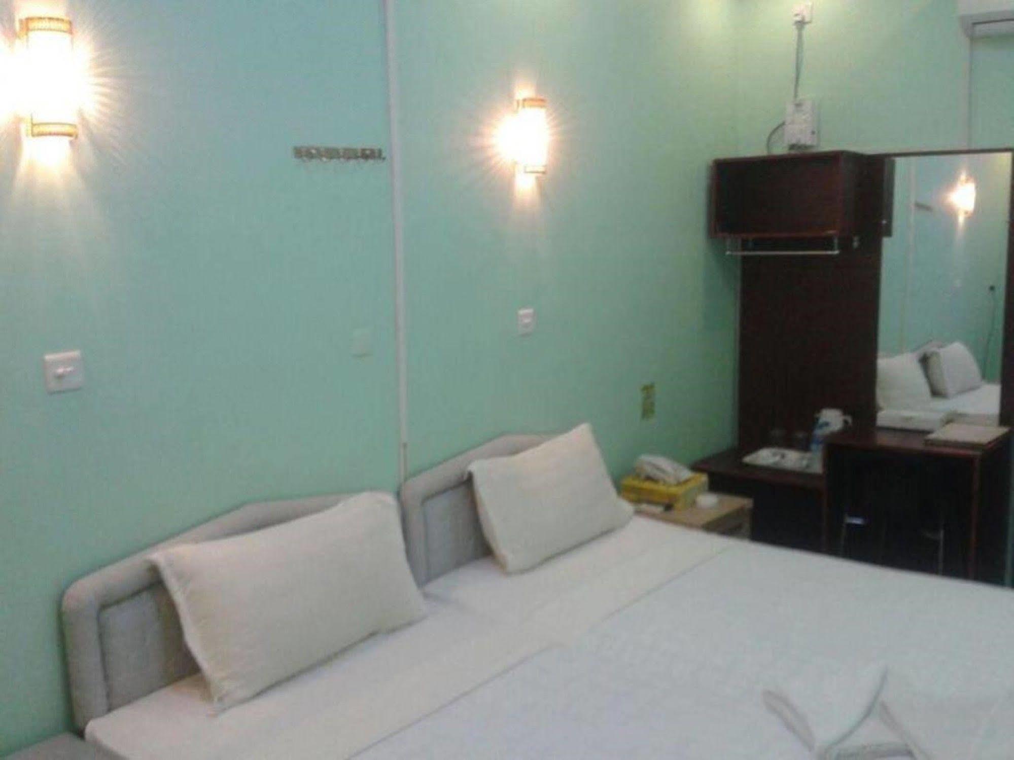New Golden Forward Hotel Rangoon Buitenkant foto